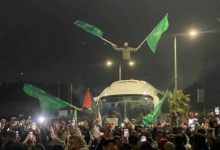 استطلاع: الفلسطينيون يسحبون الشرعية من القيادة الرسمية ويمنحونها للمقاومة