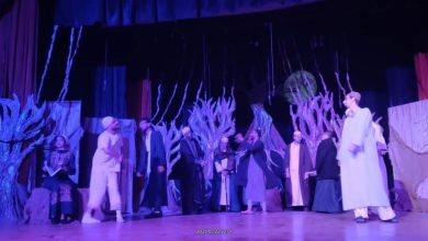 الأحد.. قومية المنيا تقدم أولى ليالي العرض المسرحي الإسكافي ملكا