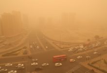 «الأرصاد»: رياح نشطة مثيرة للغبار وانخفاض بمستوى الرؤية الأفقية