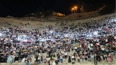 الألعاب النارية تزين سماء المملكة الليلة احتفالا بعيد...