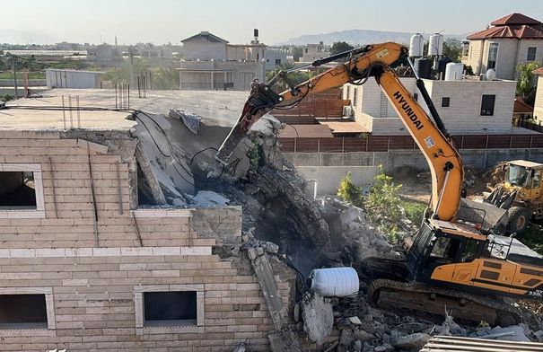 الاحتلال يهدم منزلين في بيت لحم ورام الله ويعتقل 11...