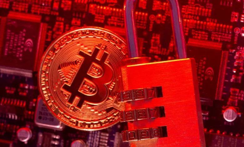 «البتكوين» تحلّق فوق 111 ألف دولار