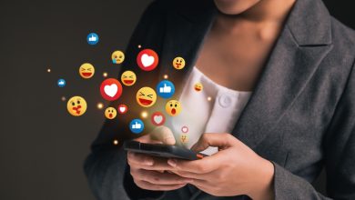 السوشيال ميديا والحياة الحقيقية: كيف تفرّق بينهما؟