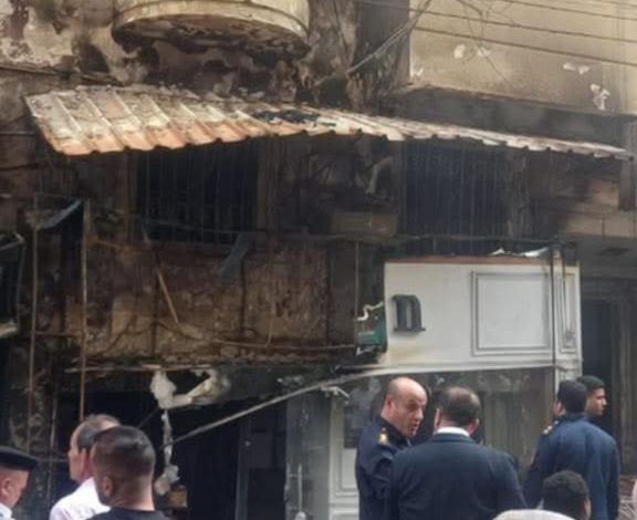 السيطرة على حريق داخل مخزن لمحل حلويات شهير بالمنصورة