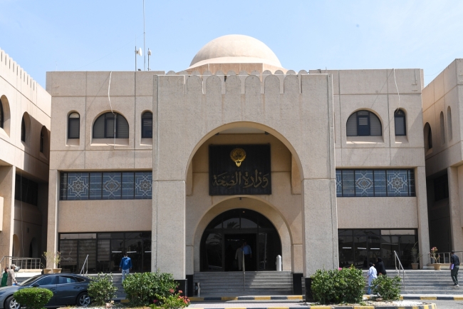 «الصحة»: النتائج غير المحددة لـ «نقص المناعة» تمنع الوافد من دخول البلاد
