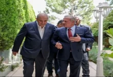 الملك يزور إياد علاوي في منزله معزيا بوفاة نجله...