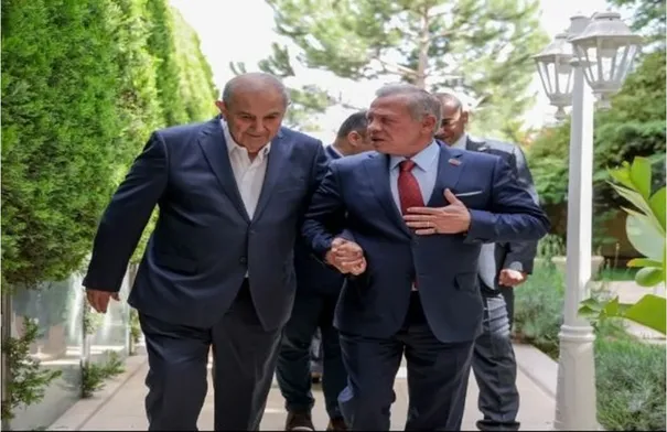 الملك يزور إياد علاوي في منزله معزيا بوفاة نجله...