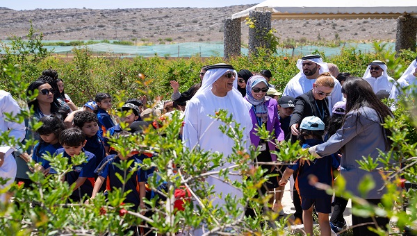 بالفيديو والصور.. سعود بن صقر يلتقي طلبة الصف الأول في أكاديمية رأس الخيمة