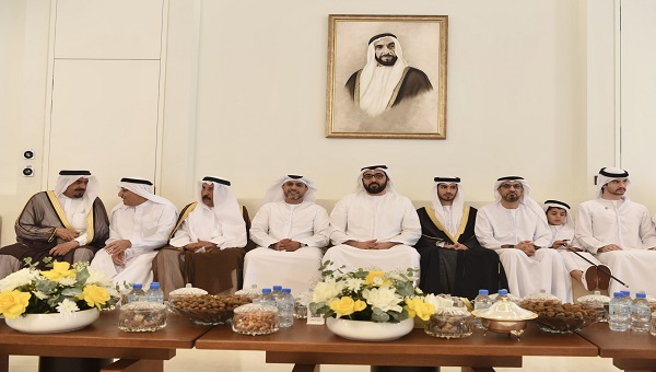 بالفيديو.. ولي عهد أم القيوين يحضر أفراح الجابر والسويدي