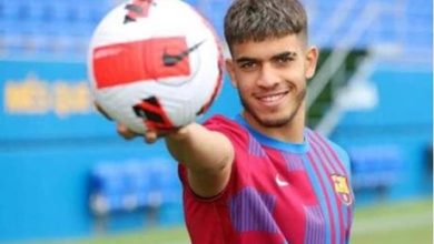 برشلونة ينتظر هدية من نجم مغربي