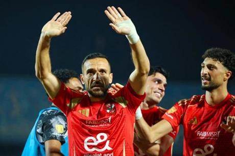 بعد تسعة أعوام من الإنجازات.. علي معلول يغادر الأهلي المصري