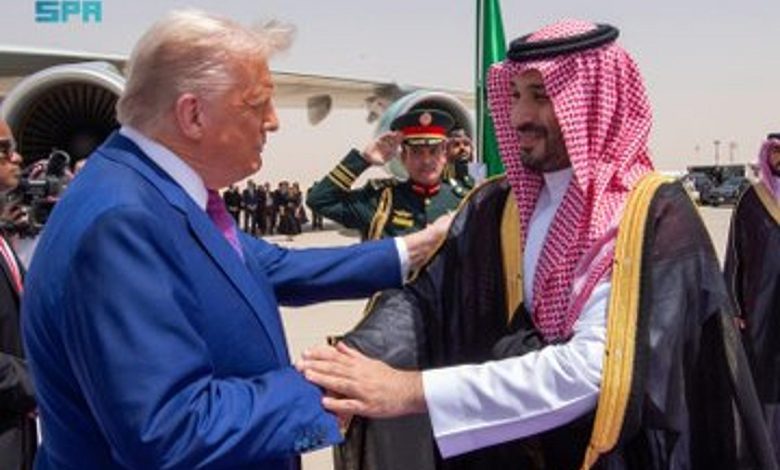 ترامب في ضيافة المملكة.. ولي العهد يستقبله.. و21 طلقة ترحيب والقهوة السعودية حاضرة