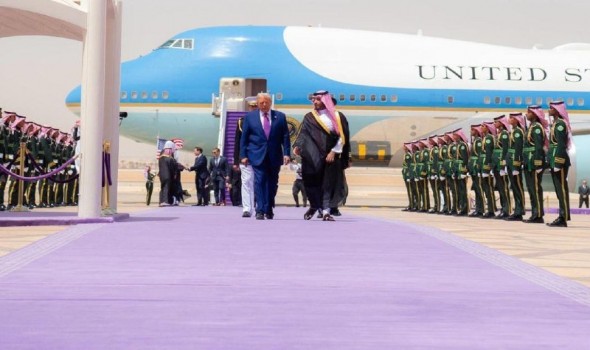 ترامب و بن سلمان بوقّعان اتفاقية شراكة اقتصادية استراتيجية عشية القمة الخليجية الأميركية في الرياض