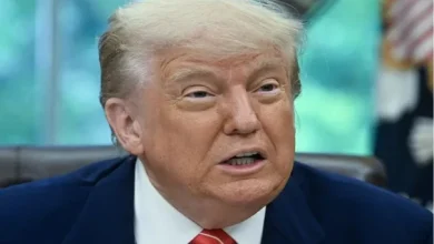 ترامب يهدد بفرض رسم جمركي 25% على آبل ما لم تصنع هواتف آيفون في الولايات المتحدة