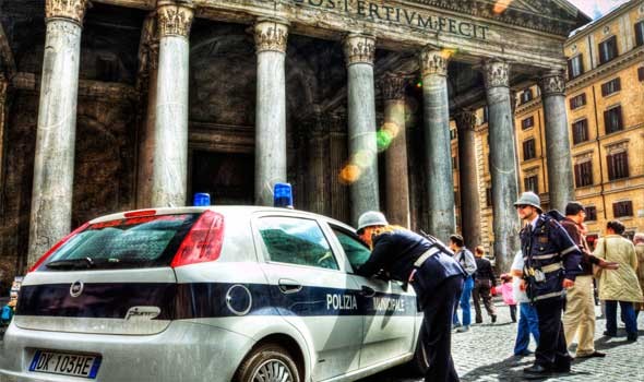 تفكيك شبكة لتهريب البشر بين فرنسا وإيطاليا واعتقال 13 شخصاً