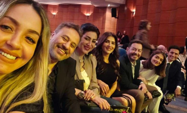 تكريم إيهاب فهمي من مدارس طيبة عن دور عبد العاطي في مسلسل إش إش