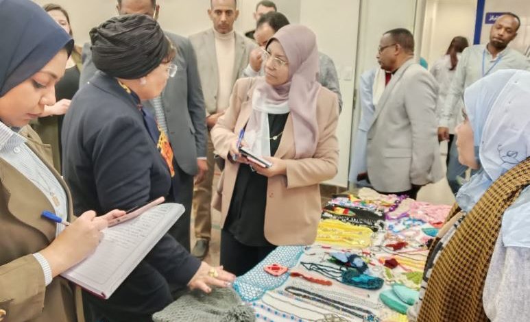 تكريم خريجي برنامج تدريبي لتنمية المجتمع وتمكين المرأة بالأقصر