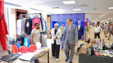 جهاز التنظيم والإدارة يفتتح معرضا للملابس والمفروشات واللحوم بمناسبة عيد الأضحى لموظفي الحي الحكومي