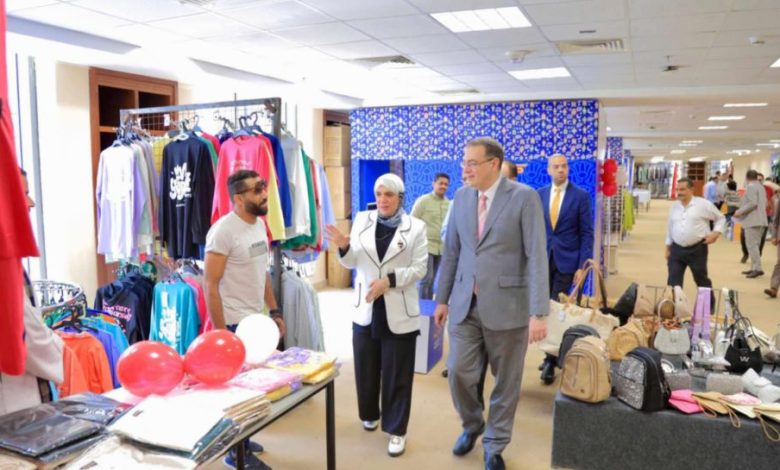 جهاز التنظيم والإدارة يفتتح معرضا للملابس والمفروشات واللحوم بمناسبة عيد الأضحى لموظفي الحي الحكومي