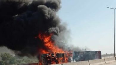 حريق يلتهم سيارة زيت طعام في الشرقية