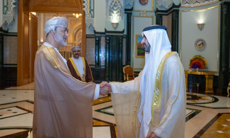حمدان بن محمد يلتقي سلطان عمان