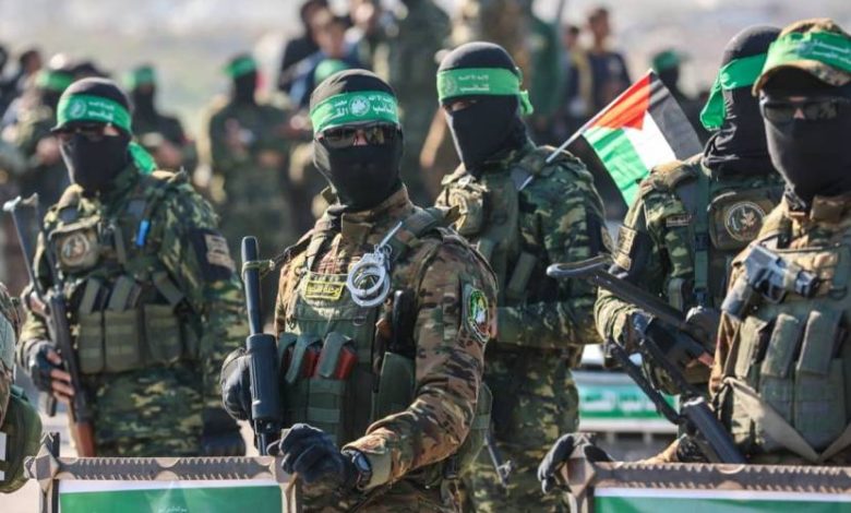 حين يُطلب من الضحية أن تُسلم رقبتها.. تأملات في معنى نزع السلاح