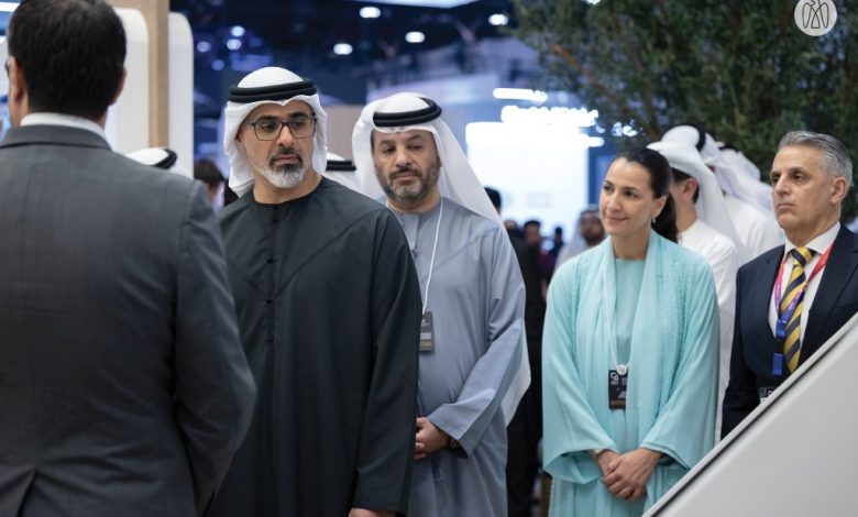 خالد بن محمد بن زايد يشهد جانباً من فعاليات الدورة الرابعة لمنتدى "اصنع في الإمارات"
