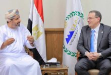 رئيس الجهاز المركزي للتنظيم والإدارة يبحث مع وزير العمل العماني تعزيز التعاون المشترك