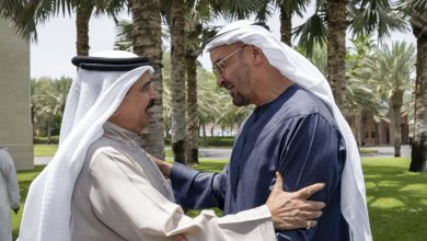 رئيس الدولة يزور ملك البحرين في مقر إقامته في أبوظبي