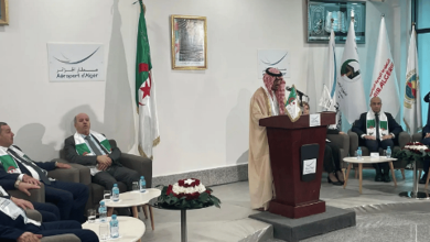 سفير المملكة لدى الجزائر يشارك في توديع الفوج الأول من ضيوف الرحمن