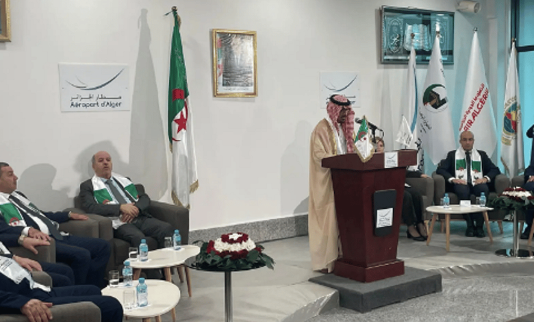 سفير المملكة لدى الجزائر يشارك في توديع الفوج الأول من ضيوف الرحمن