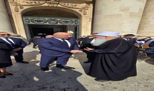 صورة للرئيس اللبناني جوزاف عون يصافح طريف تثير لغطاً والرئاسة اللبنانية توضح
