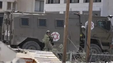 فلسطين.. الاحتلال يعتقل مُسنا وطفلا من بيت أمر شمال الخليل