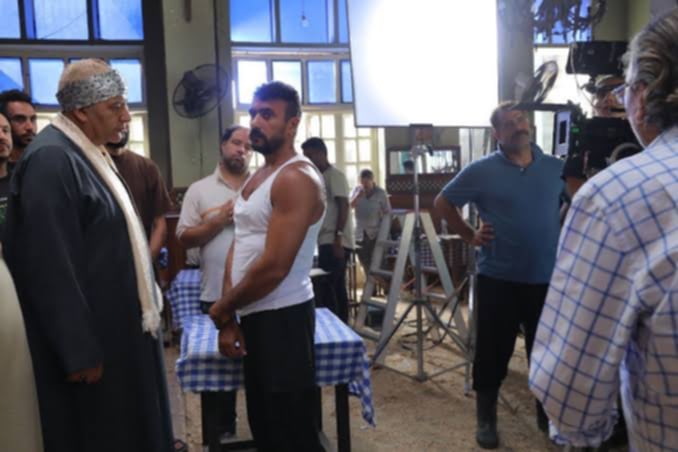 فيديو.. بيومي فؤاد يعتذر لأحمد العوضي: ليا الشرف أشتغل معاه ومش ههزر تاني