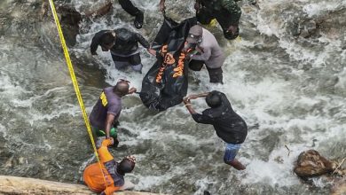 فيضانات مميتة في إندونيسيا تودي بحياة 15 شخصاً في موقع لتعدين الذهب