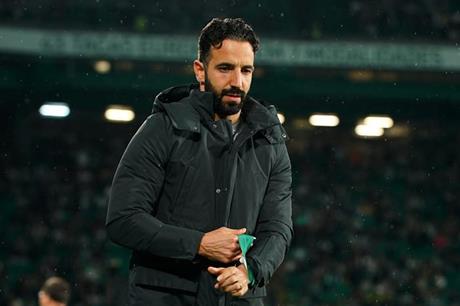 لفتة من أموريم تجاه عائلات الجهاز الفني قبل نهائي "اليوروباليج"