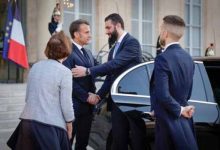 ماكرون يؤكد رفع العقوبات الأوروبية تدريجياً عن سوريا ويسلط الضوء على دور أميركا في تسهيل العودة للاجئين