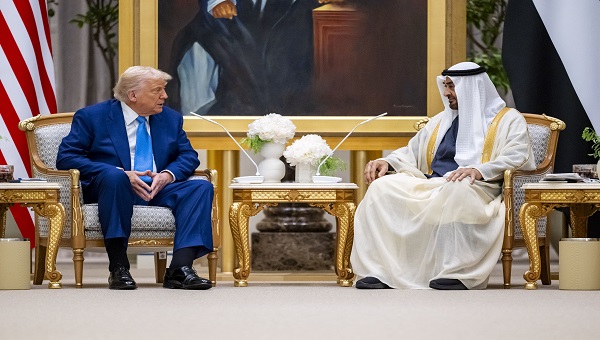 محمد بن زايد وترامب يبحثان العلاقات الاستراتيجية بين البلدين والتطورات الإقليمية