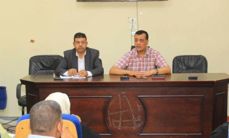 مدير تعليم سوهاج يعقد اجتماعًا لاستعراض الاستعدادات النهائية لامتحانات نهاية العام