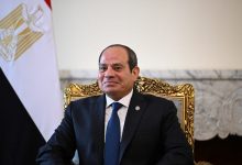مصر: السيسي يتصل بفنان شهير للاطمئنان عن صحته بعد إشاعة وفاته