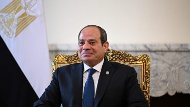 مصر: السيسي يتصل بفنان شهير للاطمئنان عن صحته بعد إشاعة وفاته