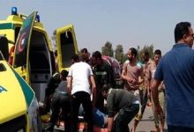 مصرع 3 أشخاص وإصابة 20 بينهم أطفال في انقلاب سيارة عمال بطريق الفرافرة - ديروط