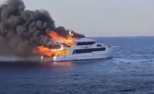 مصرع شخص إثر حريق لانش سياحي في الغردقة
