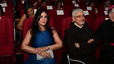 منى زكي بعد حصدها جائزة أحسن ممثلة بمهرجان المركز الكاثوليكي: وسام أعتز به في مسيرتي