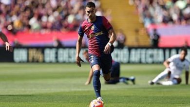 مهاجم برشلونة فيران توريس يخضع لعملية جراحية ويغيب عن باقي الموسم