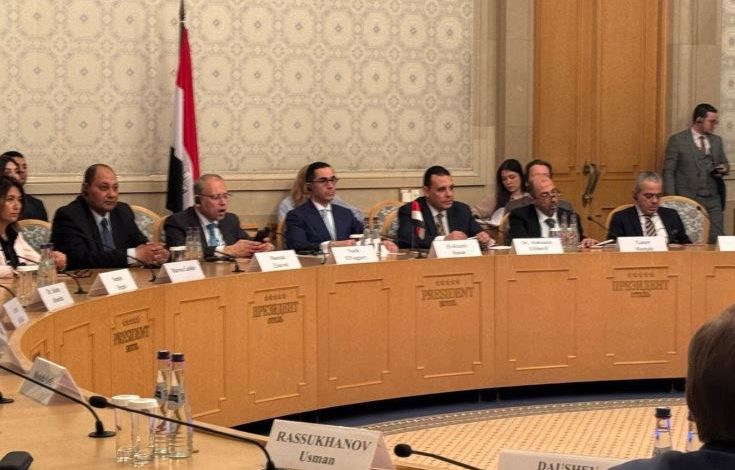 وزير الاستثمار يشارك باجتماع مائدة مستديرة موسع ضم رؤساء عدد من كبرى الشركات والمجموعات الروسية
