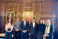 وزير التعليم يلتقي عددا من الطلاب المصريين بجامعة كامبريدج: نماذج مشرفة للدولة المصرية بالخارج