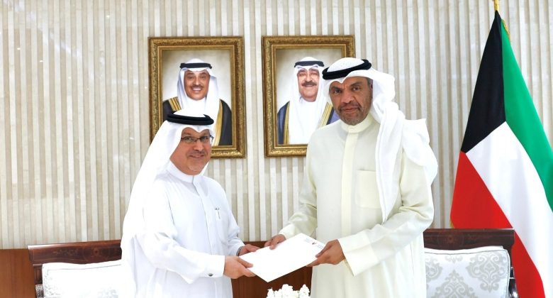 وزير الخارجية يتسلم رسالة خطية من نظيره البحريني