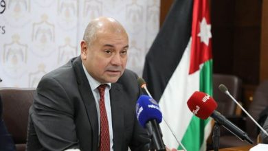 وزير الشؤون السياسية والبرلمانية يلتقي نقيبي "الأطباء"...