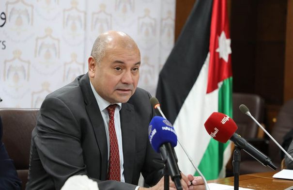 وزير الشؤون السياسية والبرلمانية يلتقي نقيبي "الأطباء"...